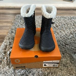 BOGS Women’s Black BMOC Quilted Puff Insulated Boots
